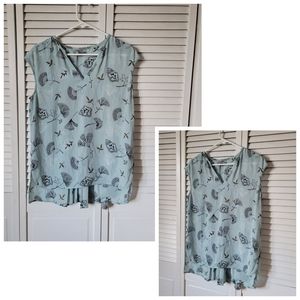 CHELSEA 28 V-Neck Pleated Back Blouse, Size M